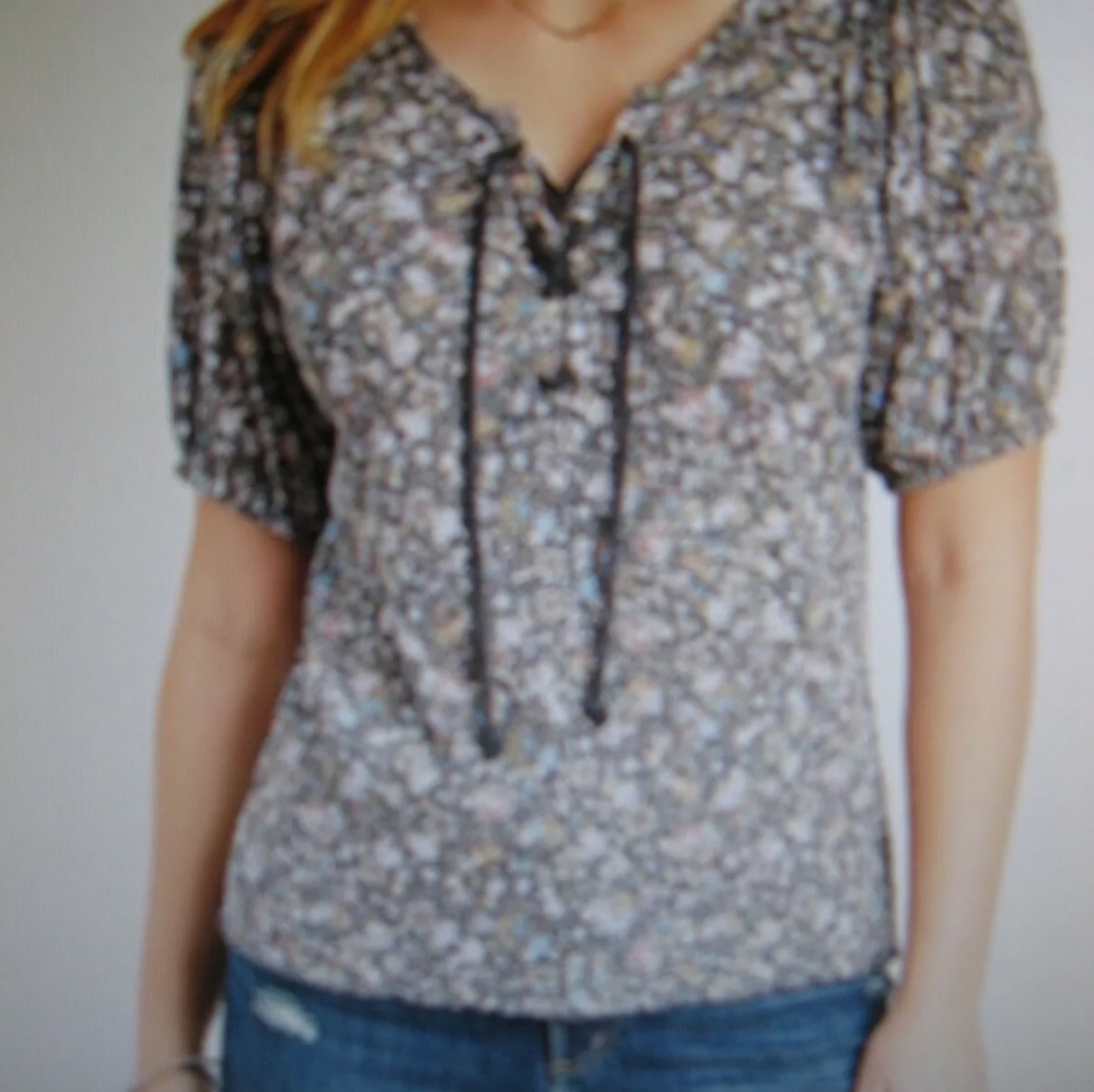 Maurices, Dark gray Combo Floral Puff Sleeve Lace Up Top~Size XL / 0X